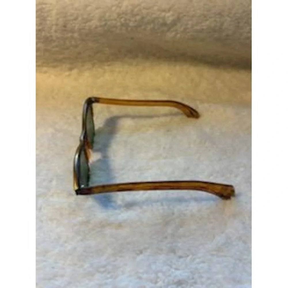 Rare! Vintage cat-eye sunglasses featuring mid-century design l lower rims and